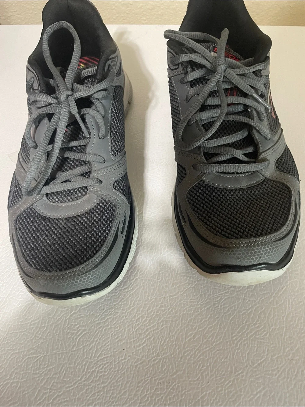Skechers Men's  Black And Gray Memory Foam Shoes. Very Good Condition. Size 8.5.